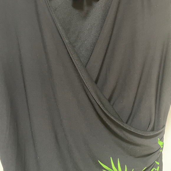 Peck & Peck, black dress with floral design. Size 14. 95% Polyester, 5% Spandex. - Picture 4 of 7